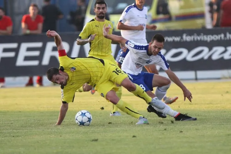 Nogometa&scaron;i Dinama su prvu pobjedu u novoj sezoni tražili u Gradskom vrtu protiv žilavih Osječana. Utakmica je igrana po velikoj vrućini i sparini &scaron;to je otežavalo život i igračima i gledateljima.