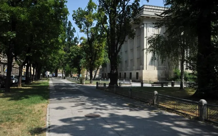 Dok je centar Zagreba bio pust, osvježen je se tražilo na gradskim kupali&scaron;tima,  palažama pa čak i nekim fontanama!