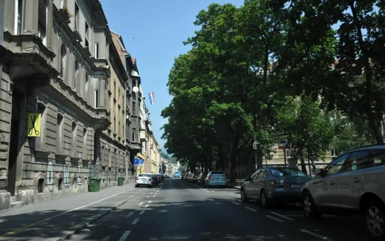 Dok je centar Zagreba bio pust, osvježen je se tražilo na gradskim kupali&scaron;tima,  palažama pa čak i nekim fontanama!