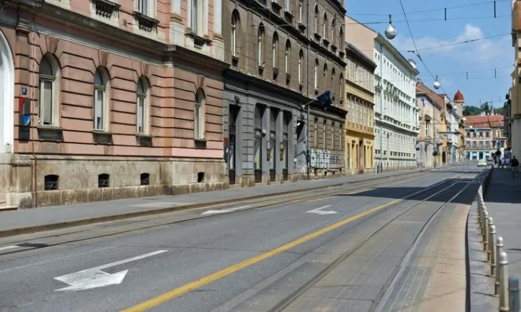 Dok je centar Zagreba bio pust, osvježen je se tražilo na gradskim kupali&scaron;tima,  palažama pa čak i nekim fontanama!