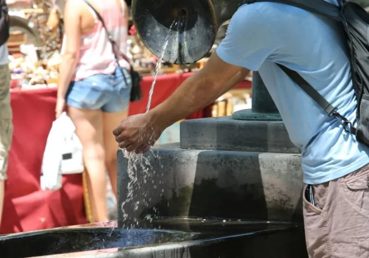 Dok je centar Zagreba bio pust, osvježen je se tražilo na gradskim kupali&scaron;tima,  palažama pa čak i nekim fontanama!