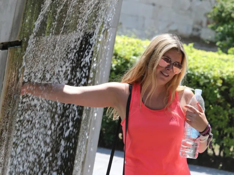 Dok je centar Zagreba bio pust, osvježen je se tražilo na gradskim kupali&scaron;tima,  palažama pa čak i nekim fontanama!