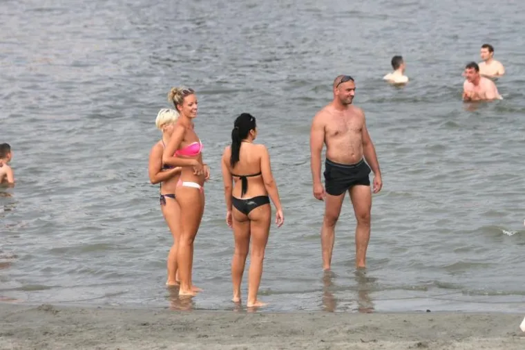 Dok je centar Zagreba bio pust, osvježen je se tražilo na gradskim kupali&scaron;tima,  palažama pa čak i nekim fontanama!