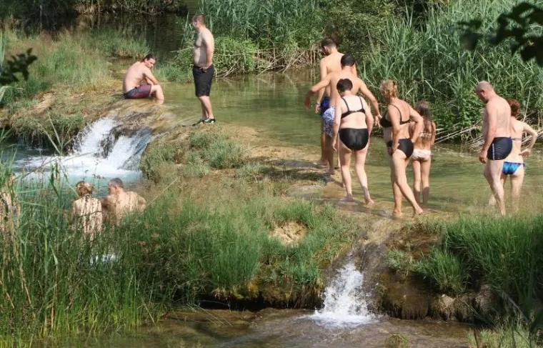 Dok je centar Zagreba bio pust, osvježen je se tražilo na gradskim kupali&scaron;tima,  palažama pa čak i nekim fontanama!