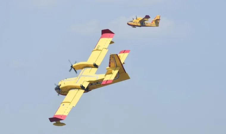 Gašenje požara pokraj pruge u Perkoviću