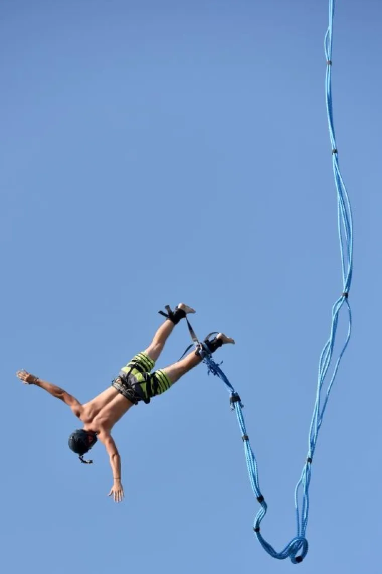 Na Zrću zabavama nema kraja, a oni hrabri vrijeme krate adrenalinskim sportovima.