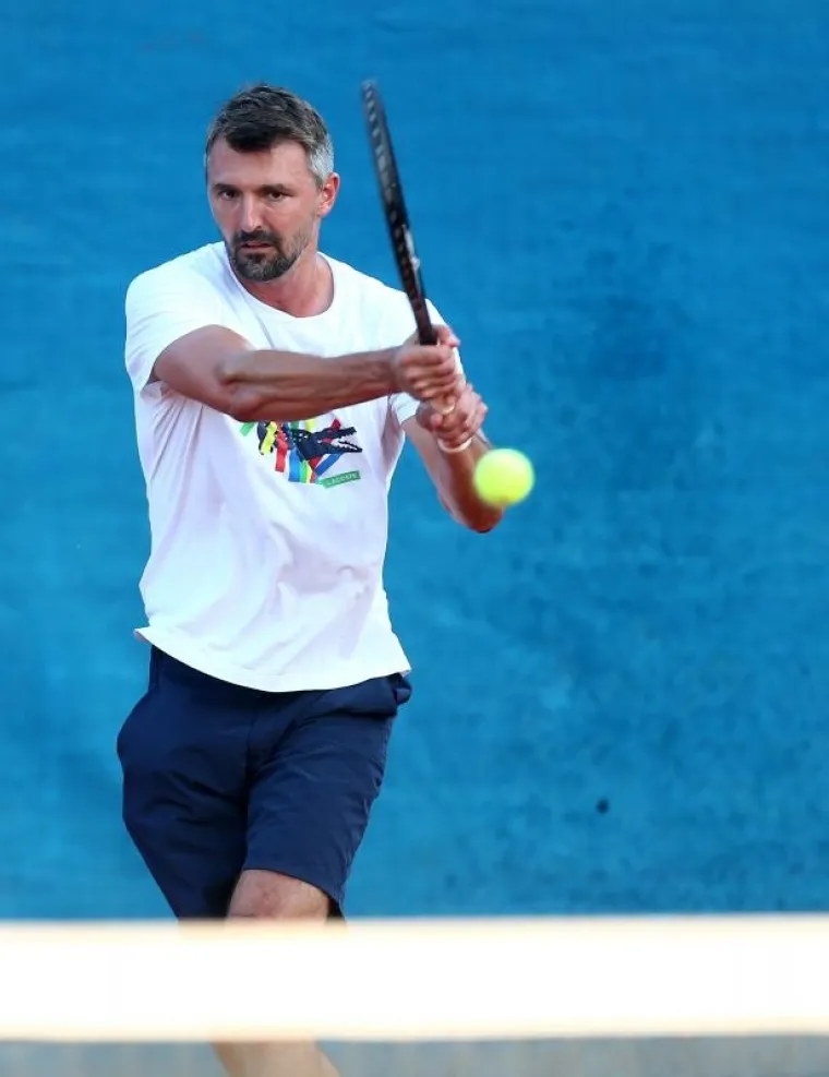 Dan uoči meča protiv Marcela Granollersa u 1. kolu turnira u Umagu, mladi hrvatski tenisač Borna Ćorić trenirao je u društvu Gorana Ivaniševića.