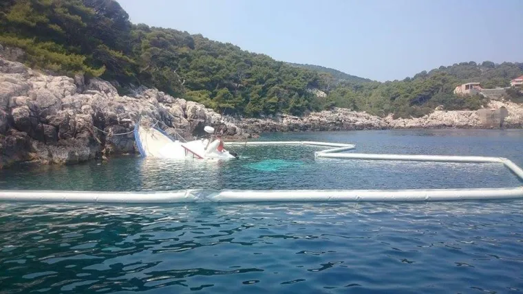 U Saplunari se nasukala kočarica, kapetan i posada zaspali