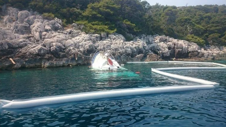 U Saplunari se nasukala kočarica, kapetan i posada zaspali