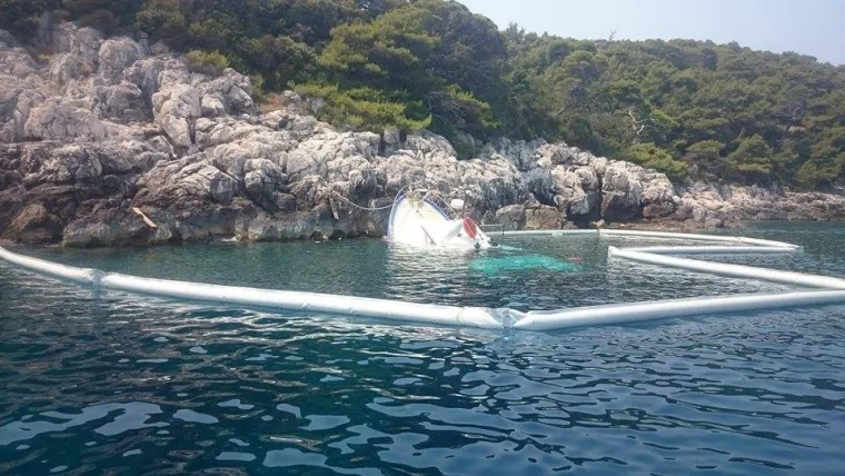 U Saplunari se nasukala kočarica, kapetan i posada zaspali