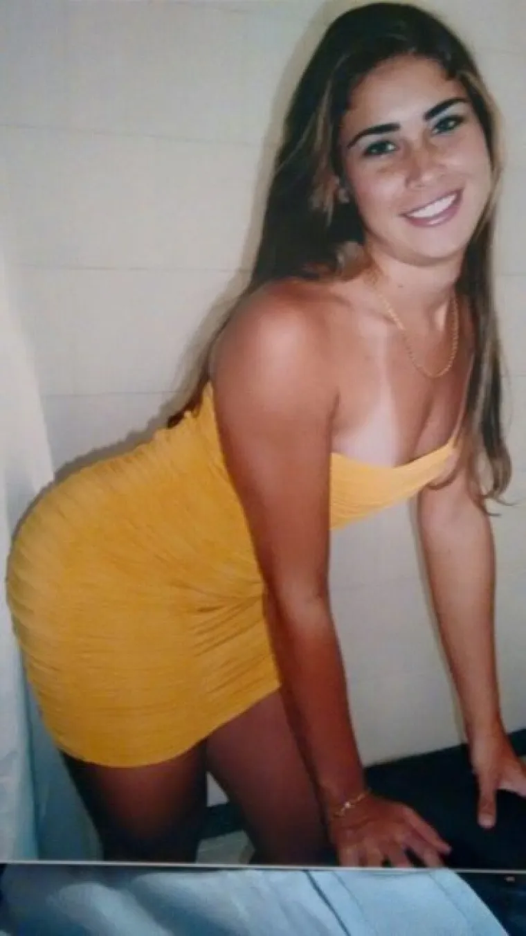 'SEKSI SMETLARKA' OSVOJILA INTERNET: Slikat će se i gola ako joj ponude dobre 'pare'