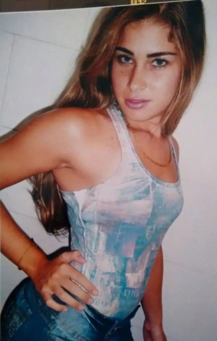 'SEKSI SMETLARKA' OSVOJILA INTERNET: Slikat će se i gola ako joj ponude dobre 'pare'