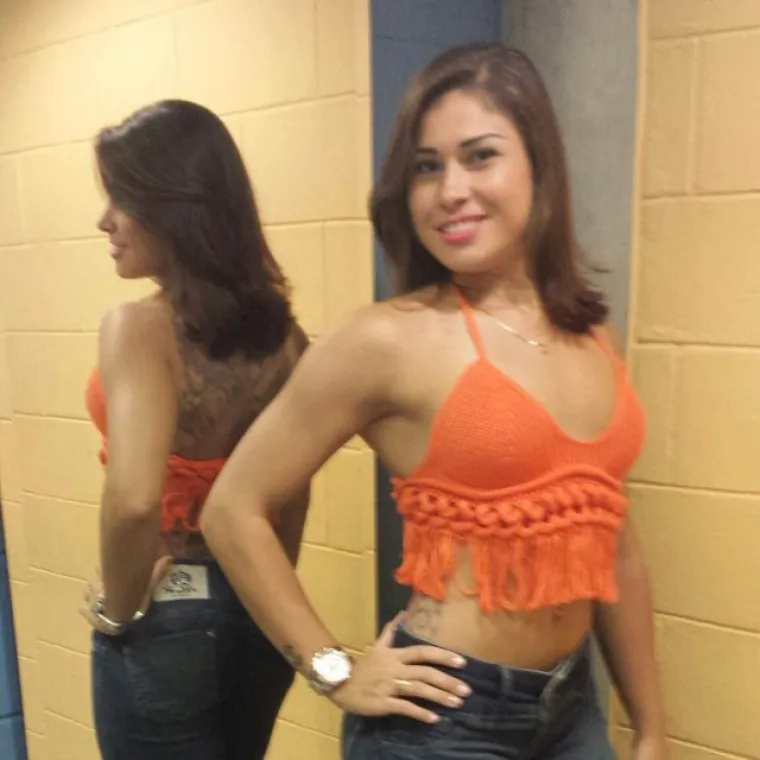 'SEKSI SMETLARKA' OSVOJILA INTERNET: Slikat će se i gola ako joj ponude dobre 'pare'