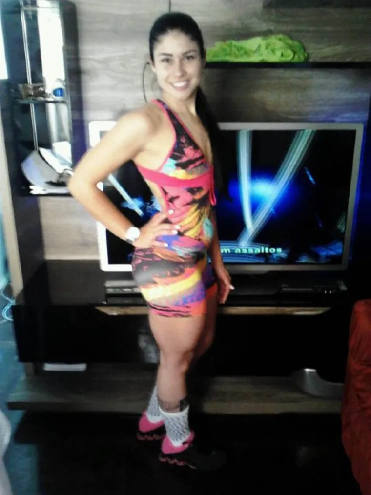 'SEKSI SMETLARKA' OSVOJILA INTERNET: Slikat će se i gola ako joj ponude dobre 'pare'