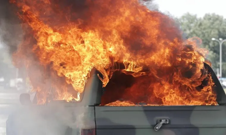 Na parkirali&scaron;tu sa sjeverne strane Inine zgrade, a preko puta Bundek centra, pod nadzorom zagrebackih vatrogasaca zapaljeni su automobili i oprema za potrebe snimanja filma Luca Bessona The Lake.