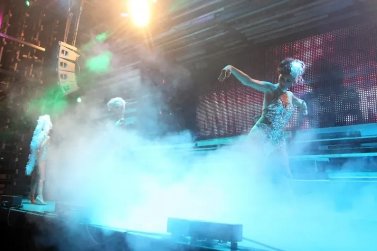 Plaža Zrće, prvi dan Allure Music festivala koji se održava u klubu Kalypso. Na Allure Music festivalu sve DJ-ice, plesačice, hostese su isključivo žene &scaron;to ga čini posebnim među svim drugim festivalima koji se održavaju na Zrću.