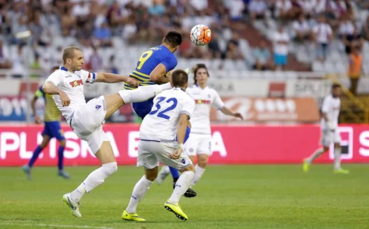 Veličanstvena splitska noć. Nogometaši Hajduka su u uzvratnoj utakmici 2. pretkola Europske lige svladali Koper 4:1 i izborili plasman u 3. pretkolo spomenutog natjecanja.