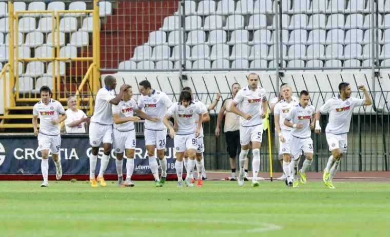 Hajduk je poveo već u 2. minuti dvoboja golom Tomislava Kiša, napadača koji je utakmicu započeo umjesto Francka Ohandze.