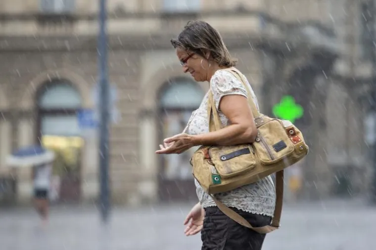 Pljusak koji je poslijepodne pao neke je iznenadio.
