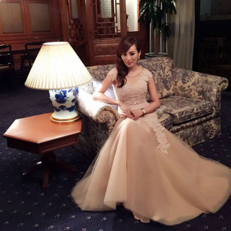 ČIME NJU HRANE?! Nikada nećete pogoditi koliko godina ima!