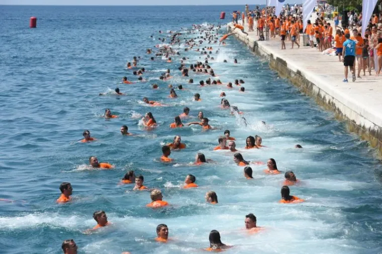 Skakači su se ohladili u moru, uz zvukove morskih orgulja, jedinstvenih u svijetu.