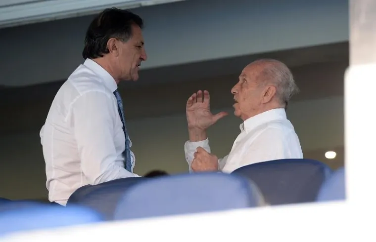 U svečanoj loži stadiona Maksimir Zdravko Mamić vodio je razgovor s formalnim predsjednikom kluba Mirkom Bari&scaron;ićem.