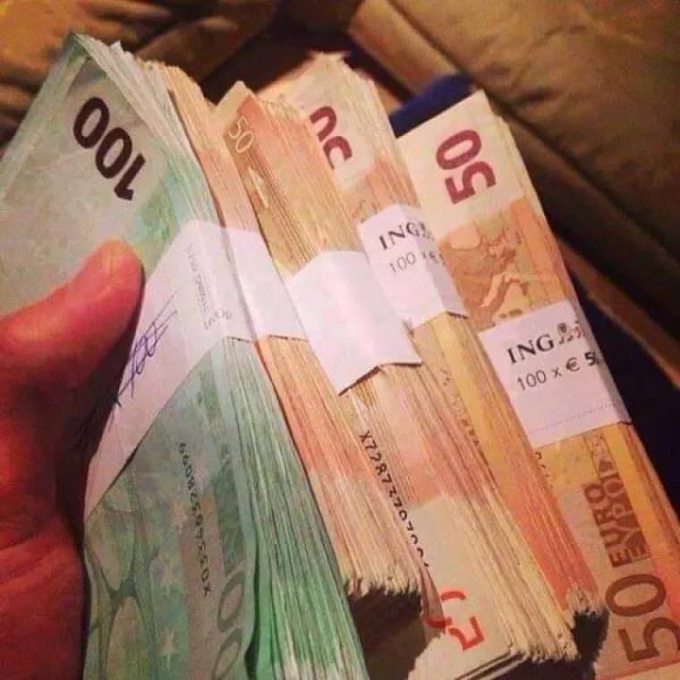 NAJGLUPLJI LOPOVI U EUROPI: Slikali se ukradenim mobitelom koji automatski objavljuje slike online