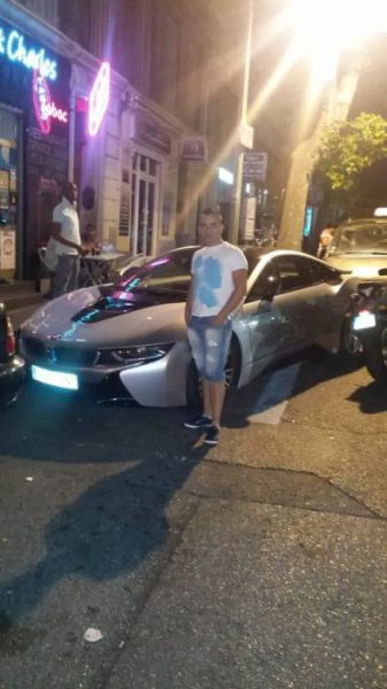 NAJGLUPLJI LOPOVI U EUROPI: Slikali se ukradenim mobitelom koji automatski objavljuje slike online