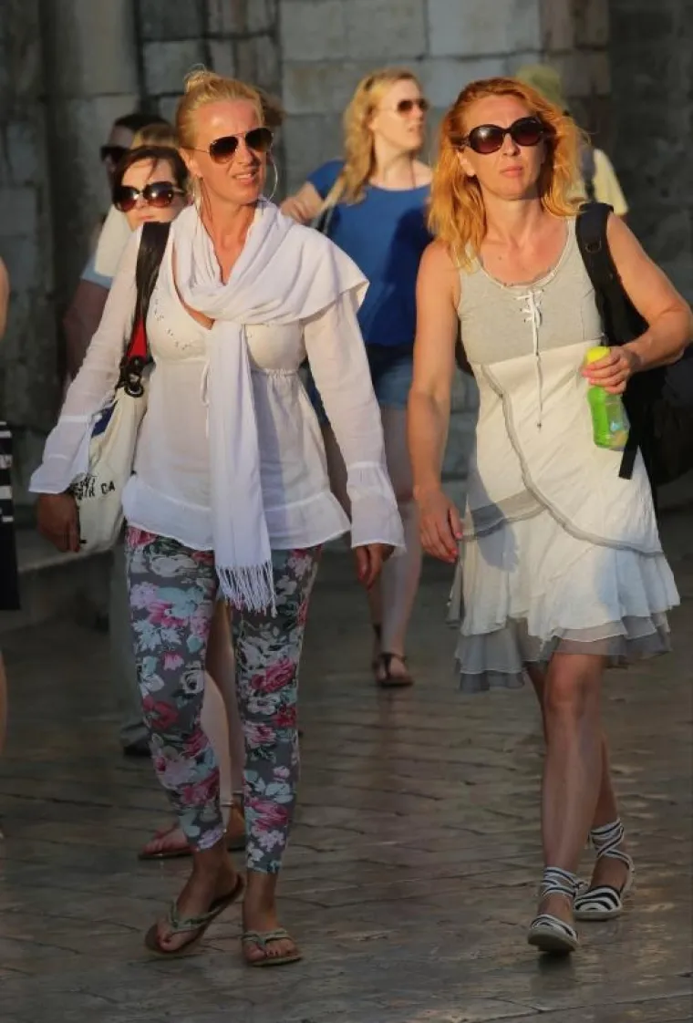 LJEPOTICE OKUPIRALE GRAD: Stradun kao modna pista