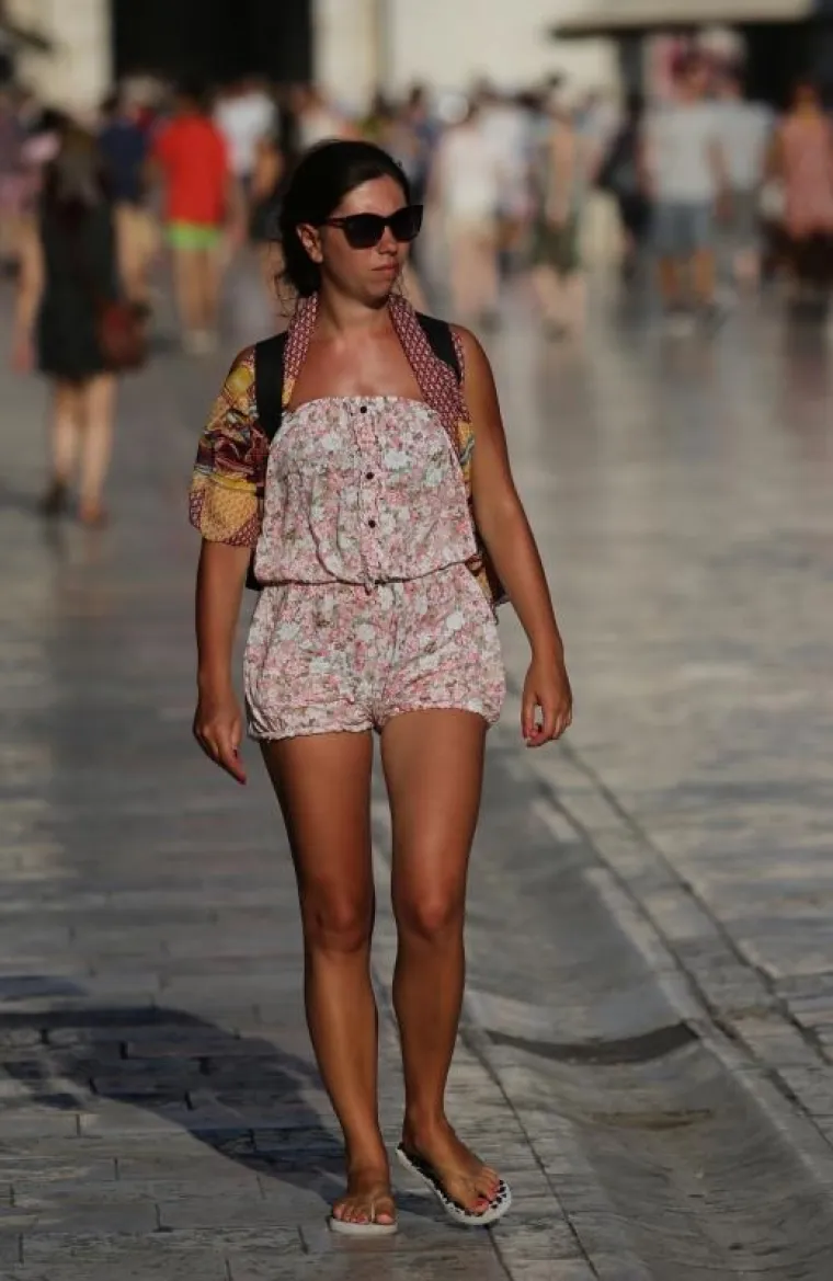 LJEPOTICE OKUPIRALE GRAD: Stradun kao modna pista