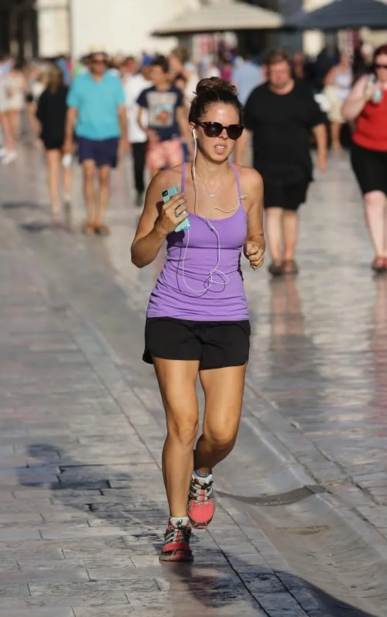 LJEPOTICE OKUPIRALE GRAD: Stradun kao modna pista