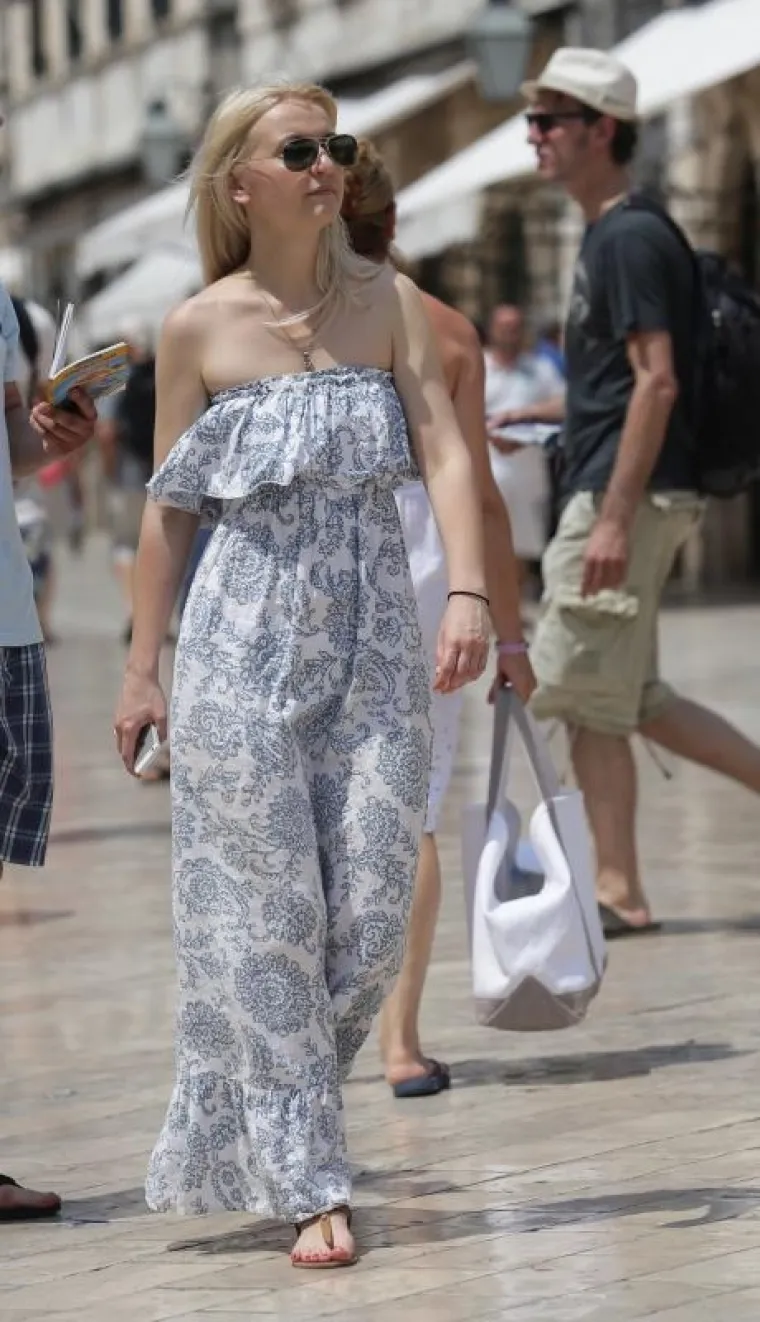 LJEPOTICE OKUPIRALE GRAD: Stradun kao modna pista