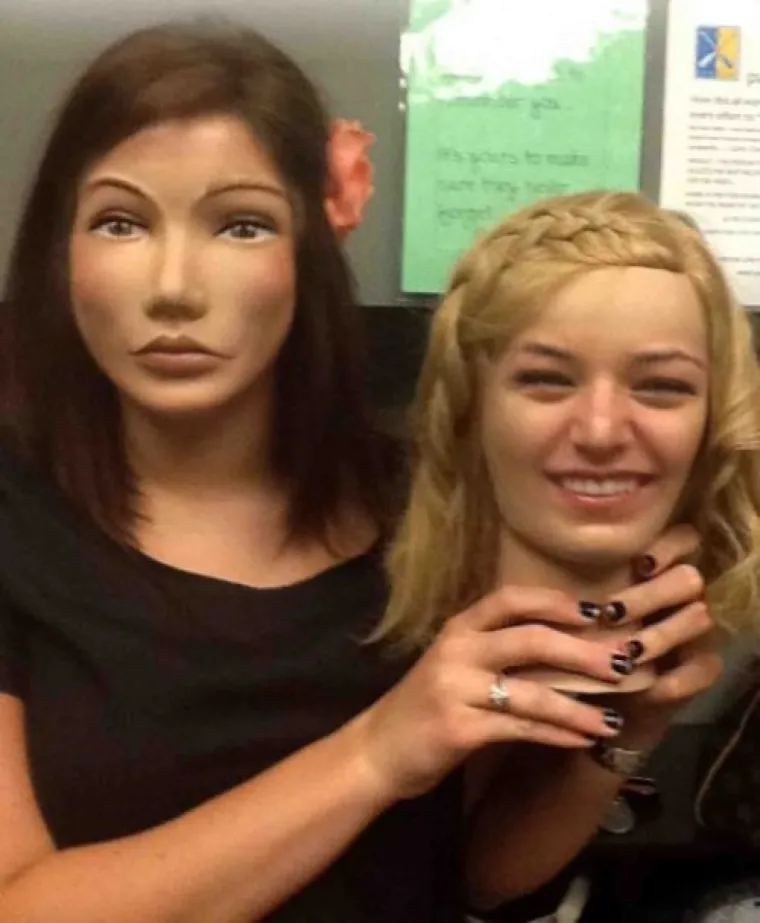 Možda je morbidno, ali je isto tako i urnebesno, morate priznati...