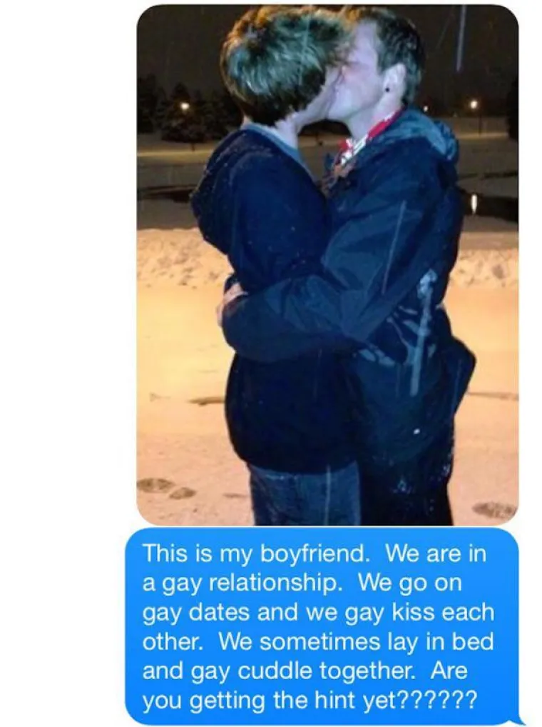 Kada ni to nije razuvjerilo ljubomornog dečka, poslao mu je i sliku.