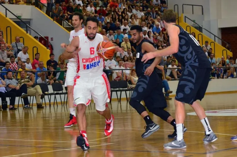 U pripremnoj utakmici za Eurobasket hrvatski su ko&scaron;arka&scaron;i u Slavonskom Brodu svladali Novi Zeland sa 70:68 tricom Roka Stipčevića u zadnjoj sekundi