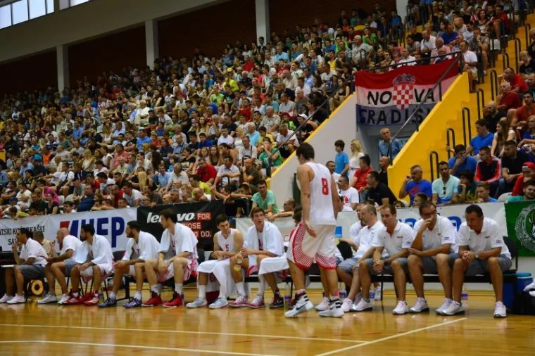 USPJE&Scaron;NA VEČER: Pobjeda hrvatskih ko&scaron;arka&scaron;a u Slavonskom Brodu