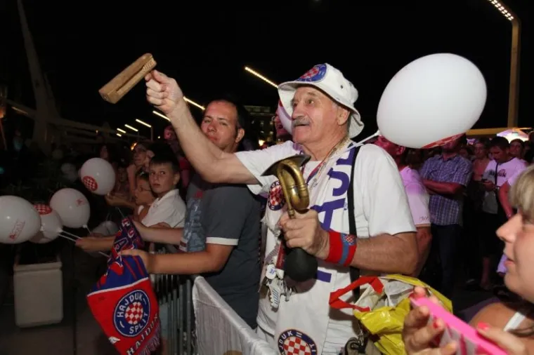 Navijači su disali za Hajduk, i staro, i mlado.