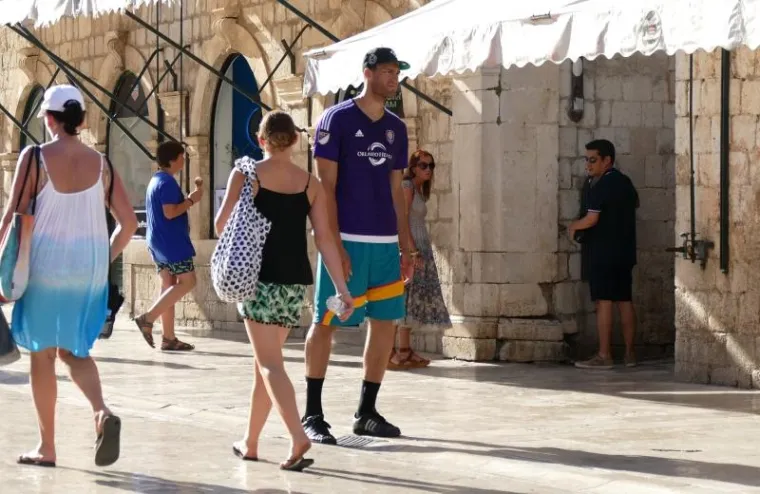 ŠETNJA STRADUNOM: Slavni blizanci posjetili Dubrovnik