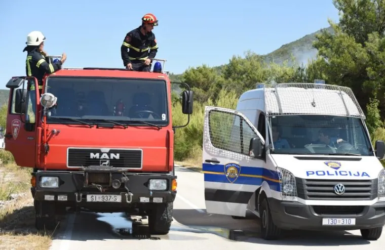 U požaru u Perkoviću ozlijeđena dva vatrogasca