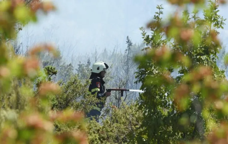 U požaru u Perkoviću ozlijeđena dva vatrogasca