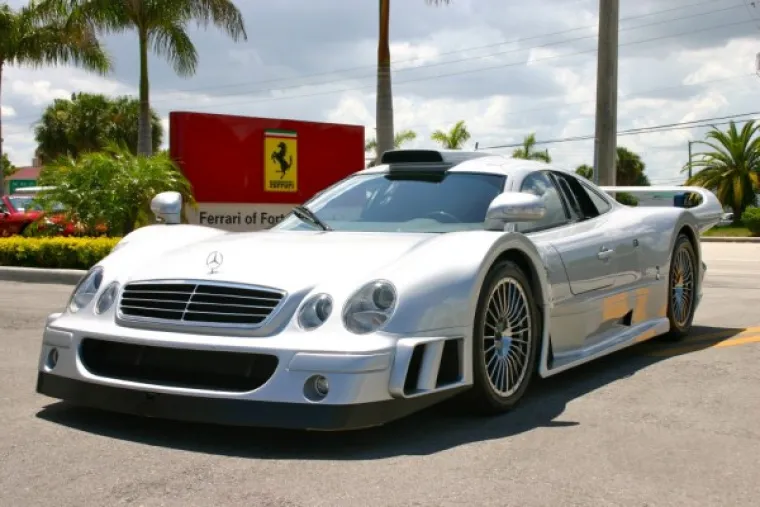 Mercedes CLK-GTR. opako izgleda, a ima ih samo 25 komada.
