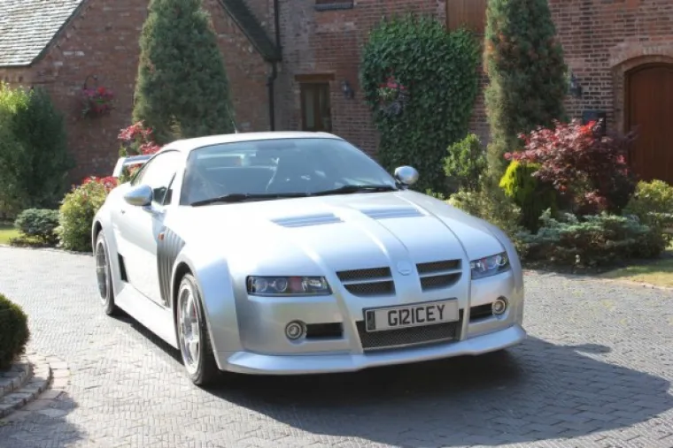 MG SV-R, s 4,6 litarskim V8 motorom. Napravljeno ih je 82, a jedan je u vlasni&scaron;tvu Rowana Atkinsona (Mr. Beana).