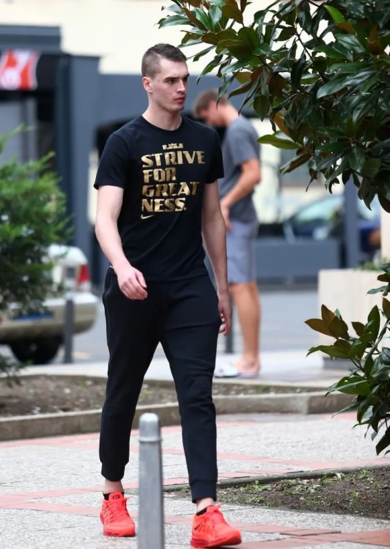 Izbornik Velimir Perasović sada na raspolaganju ima i na&scaron;e NBA zvijezde Marija Hezonju, Bojana Bogdanovića i Damjana Rudeža.