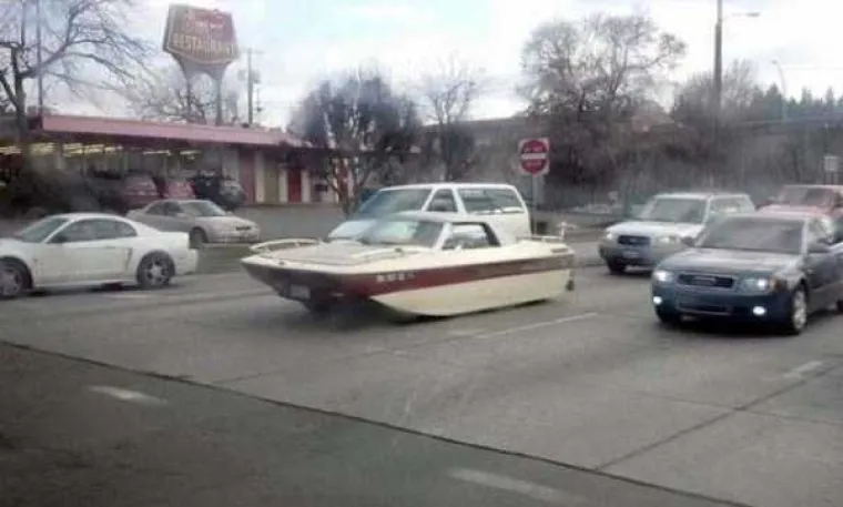 LUDE SLIKE: Čudne pojave koje se mogu vidjeti na cestama