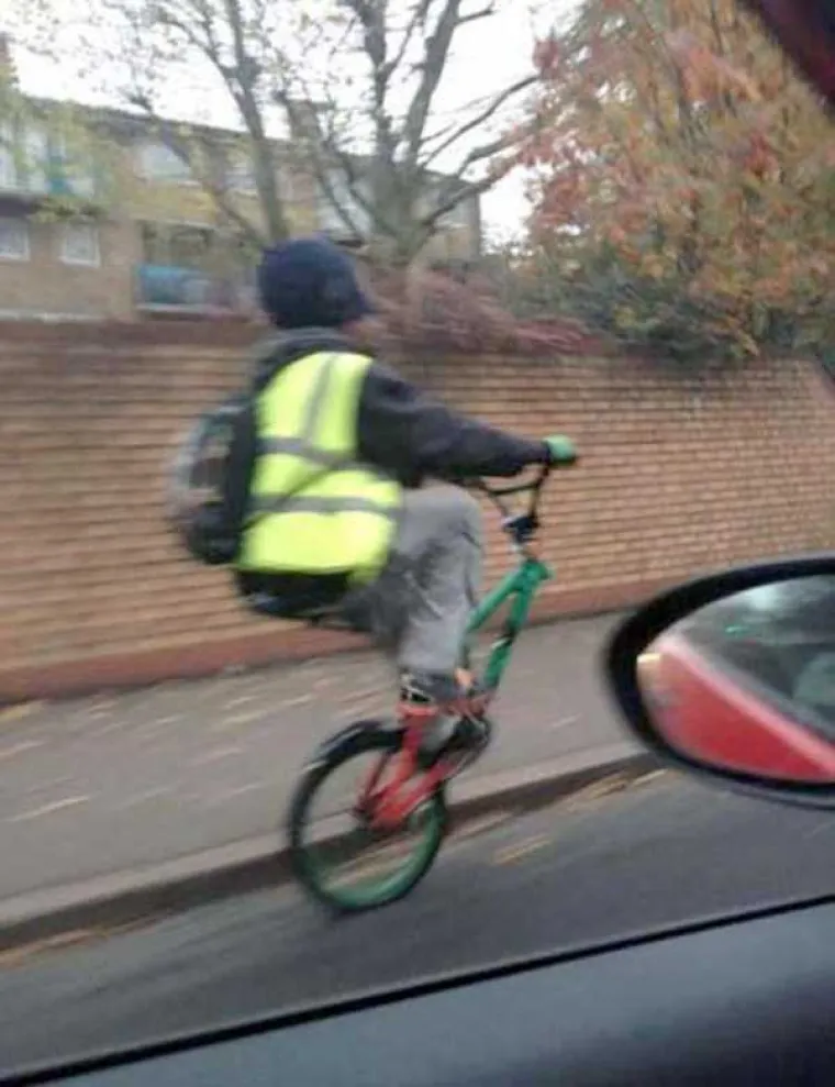 LUDE SLIKE: Čudne pojave koje se mogu vidjeti na cestama