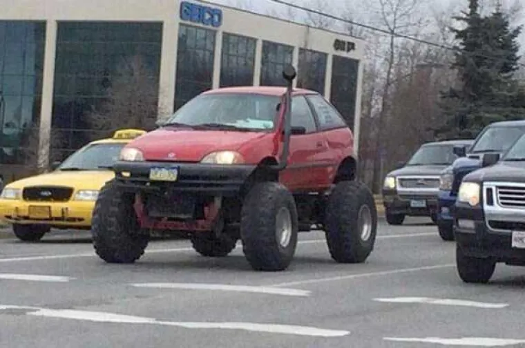 LUDE SLIKE: Čudne pojave koje se mogu vidjeti na cestama