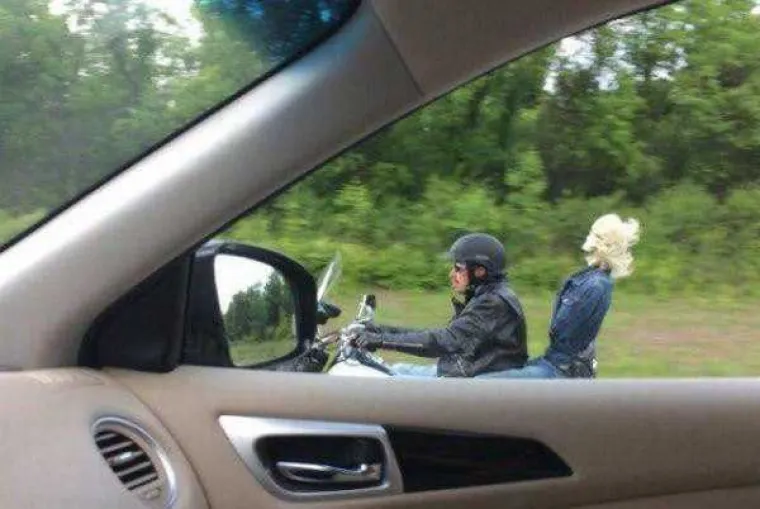 LUDE SLIKE: Čudne pojave koje se mogu vidjeti na cestama