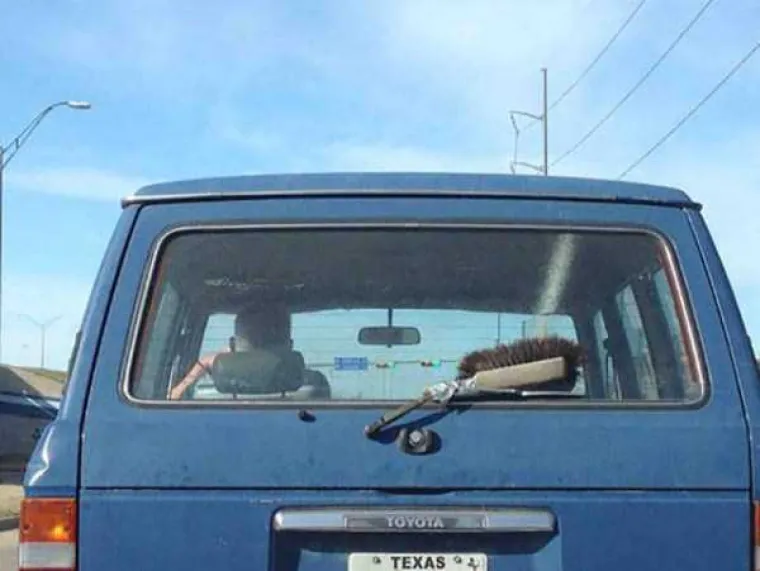 LUDE SLIKE: Čudne pojave koje se mogu vidjeti na cestama