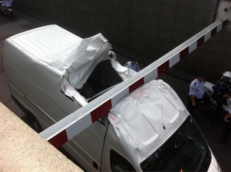 NEMAJU SREĆE ILI PAMETI? Kako su uopće uspjeli zavr&scaron;iti u ovakvim nesrećama?