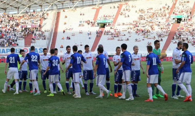 Slaven je nakon prvih 45 minuta vodio s 2:0, ali su domaći do kraja izjednačili i uzeli bod.
